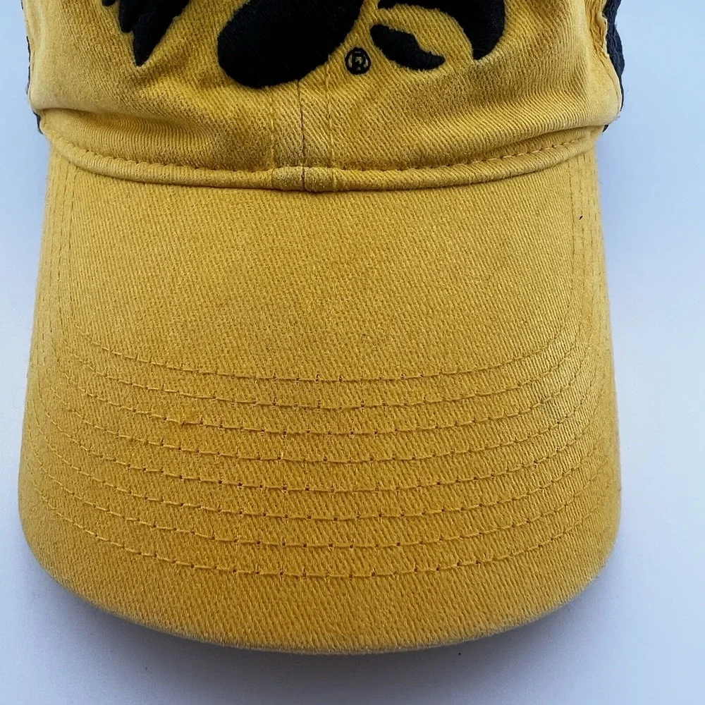 Nike Iowa Hawkeyes Distressed Flex Fit Hat Yellow Black Heritage86 OSFM